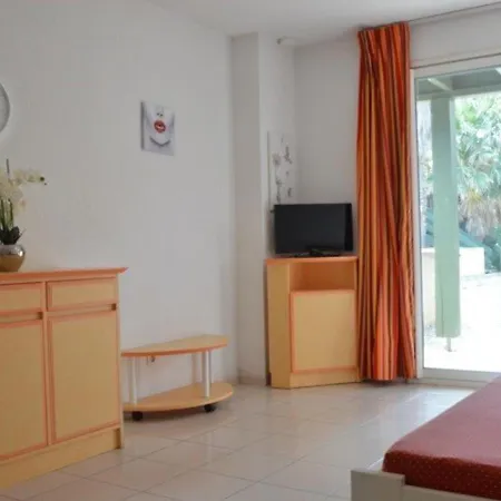 2 Pieces Avec Terrasse Pres De La Plage, Piscine Et Commerces A - Fr-1-229b-731 Apartment *